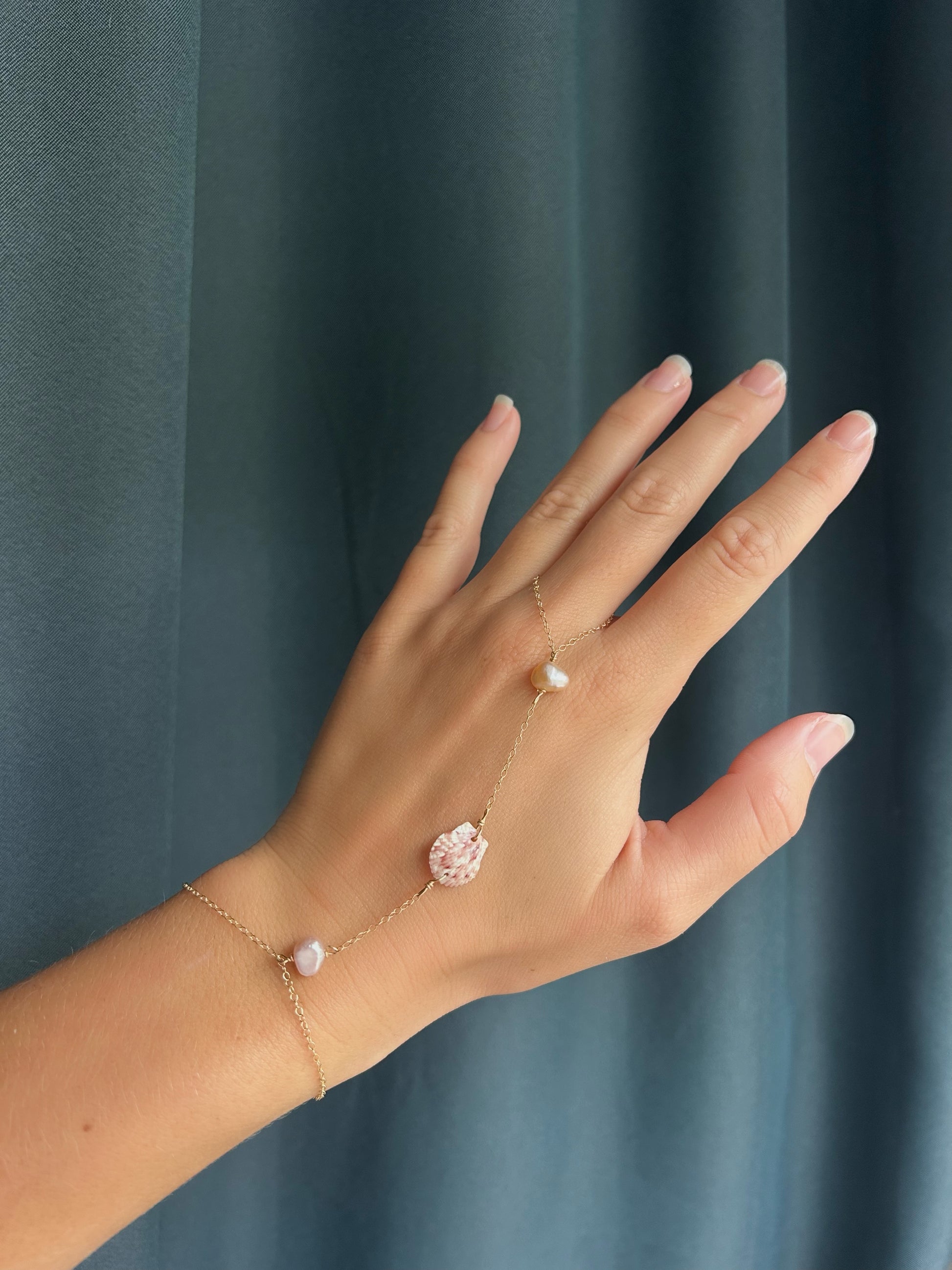 Shelly Hand Chain